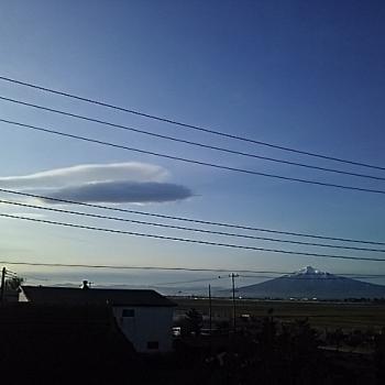 雲と岩木山